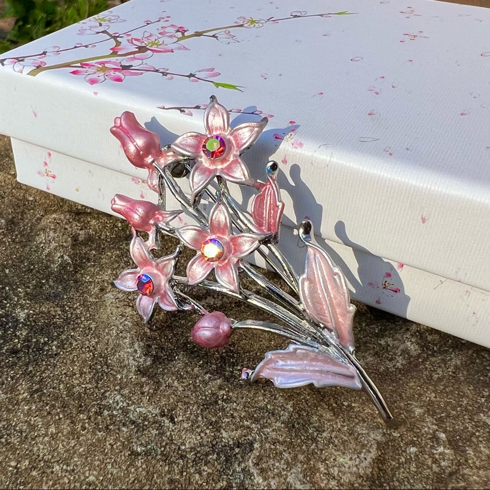Lovely Spring Bouquet of Baby Pink Flowers Brooch - Picture 2 of 6